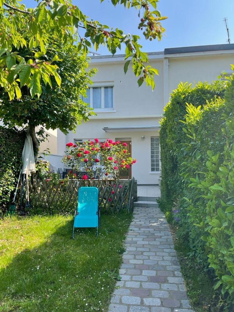 Maison Entre Culture Et Detente *
